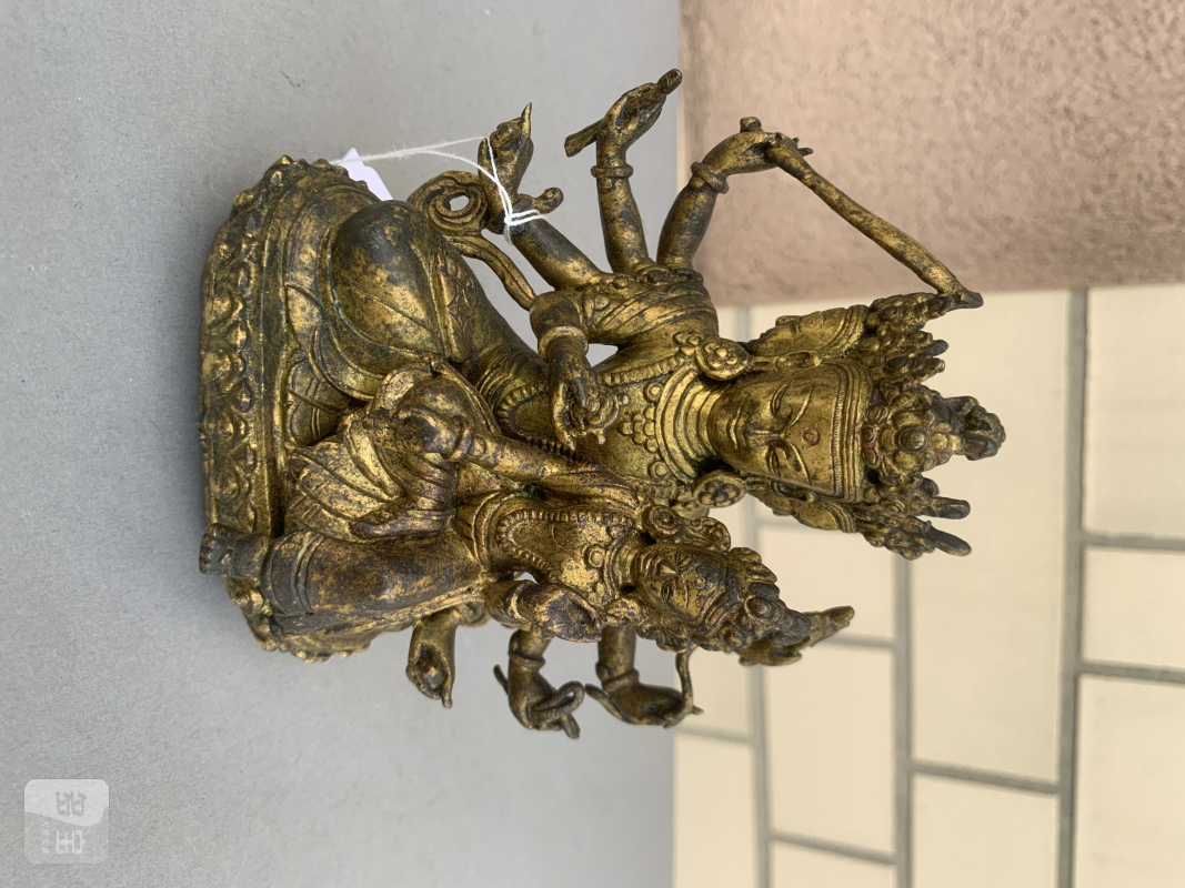 A GILT-BRONZE FIGURE OF MANJUGOSHA AND CONSORT - 图6